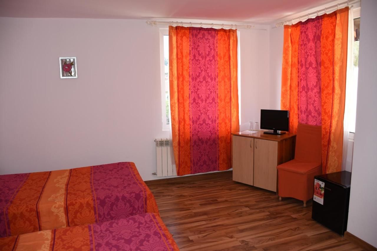 Отель Family Hotel Vit Тетевен-16